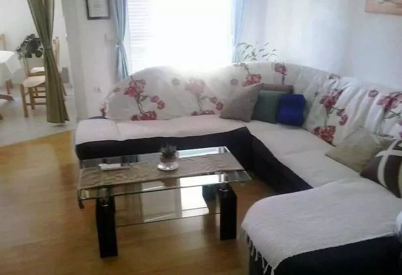 Apartments Divna Tomas