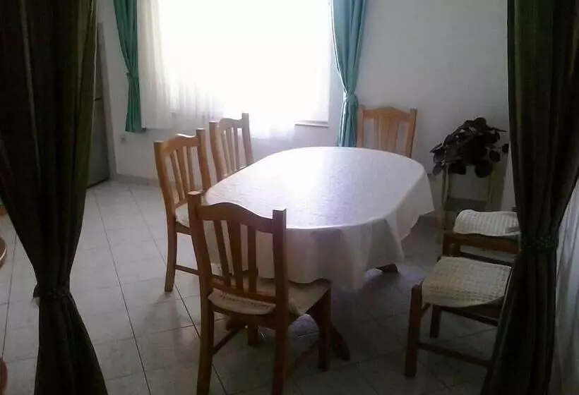 Apartments Divna Tomas