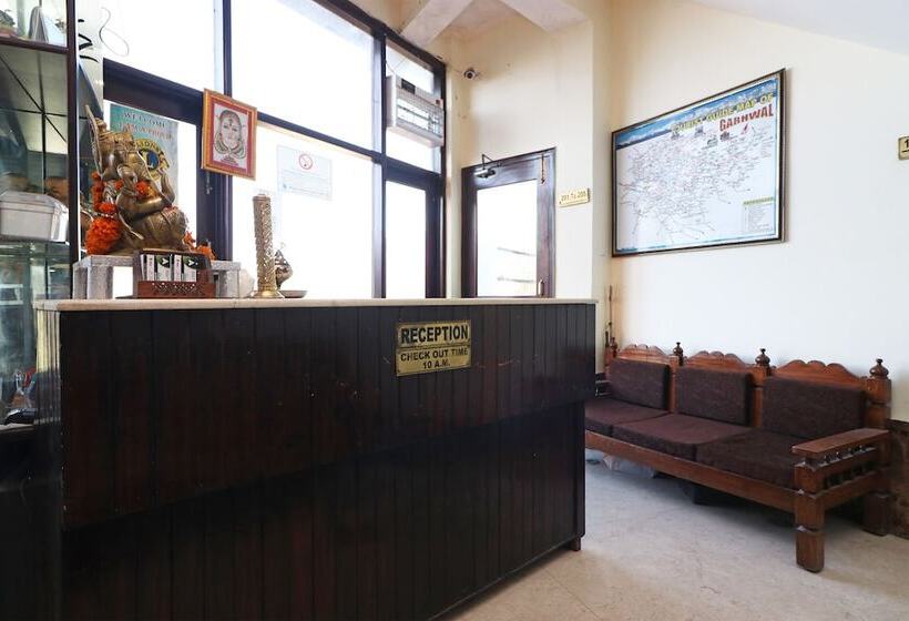 هتل Akanksha Anand Plaza