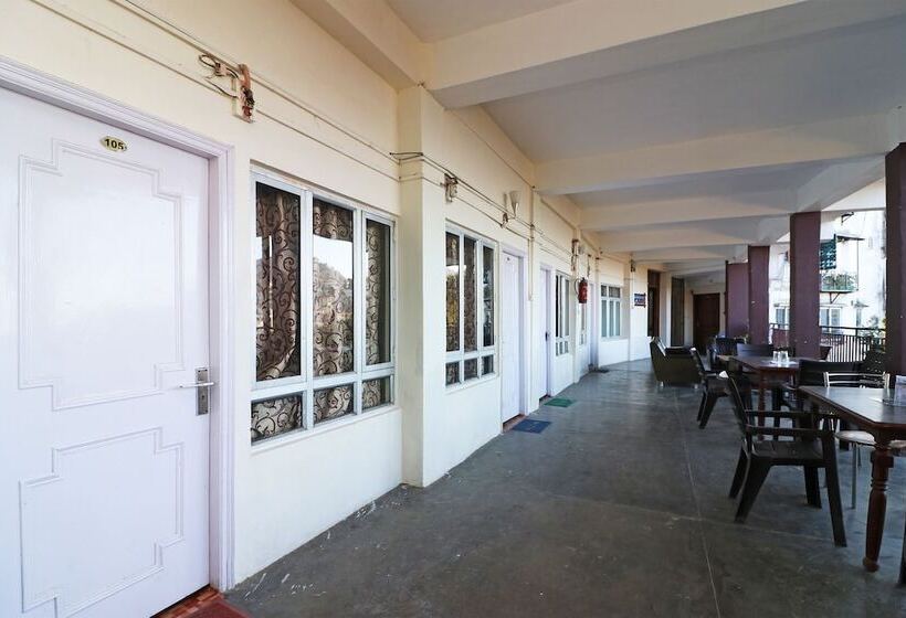 هتل Akanksha Anand Plaza