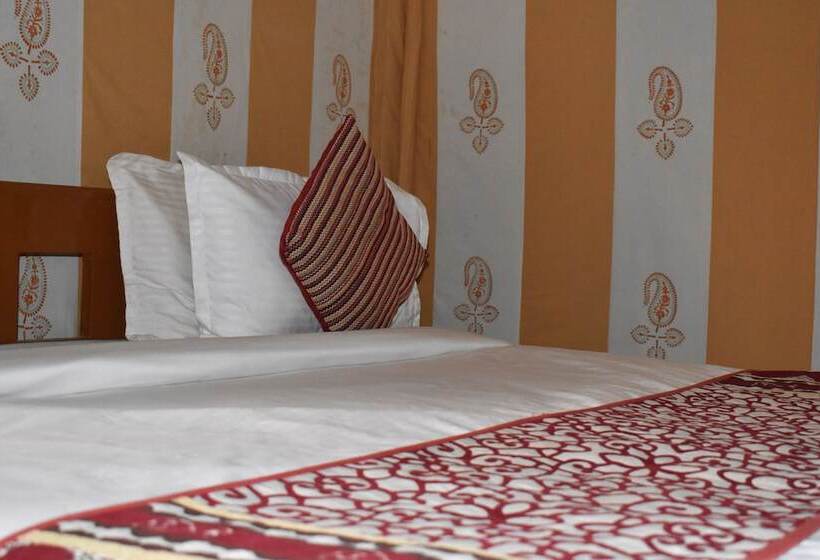 Hotel Mumal Desert Camp