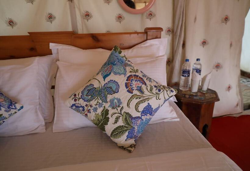 Hotel Mumal Desert Camp