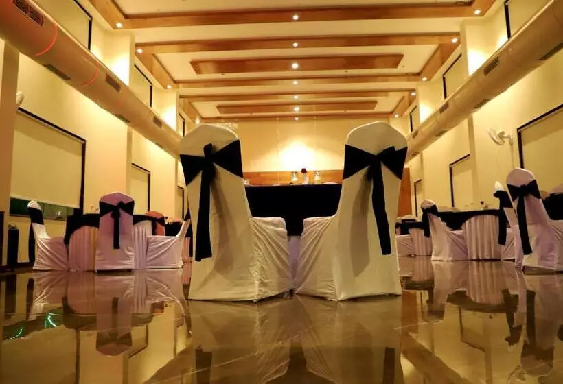 Hotelli Sai Neem Tree