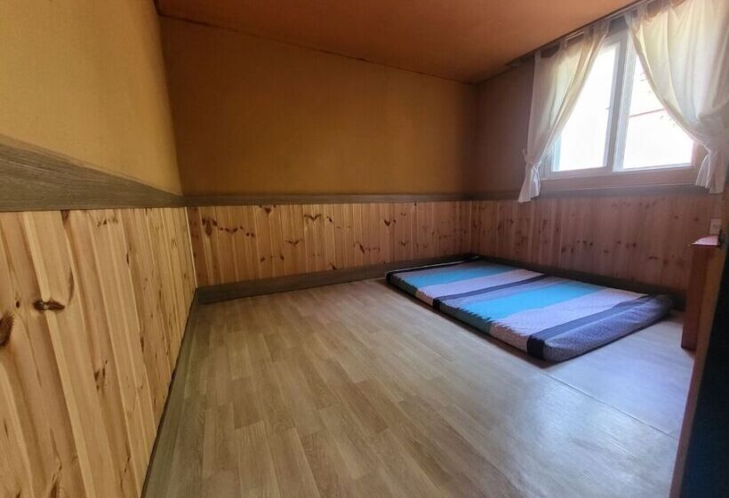 Hwaya Mountain Pension