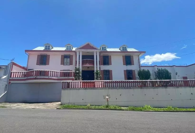 پانسیون Casa Makiki