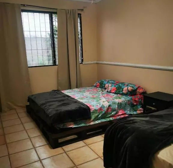 پانسیون Casa Makiki