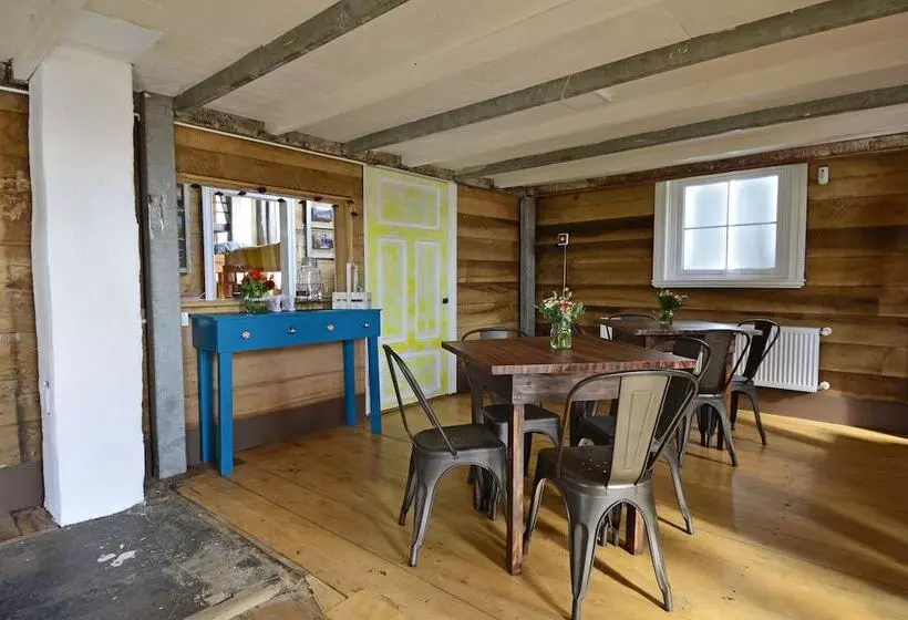 Casa Apel Hostel