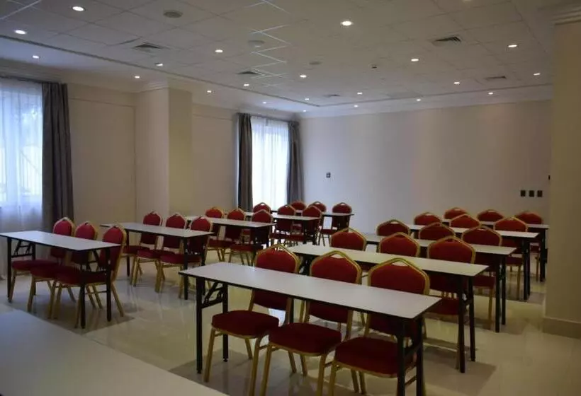 ホテル Diego De Almagro Talca Express