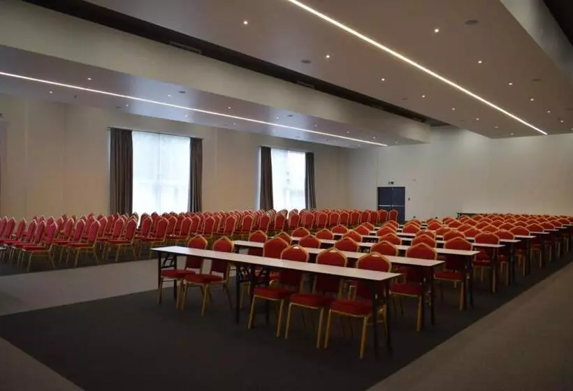 ホテル Diego De Almagro Talca Express