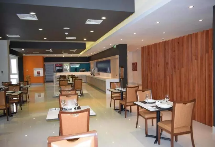 ホテル Diego De Almagro Talca Express