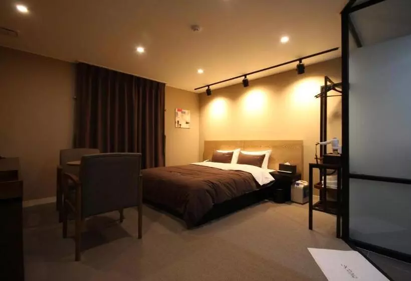 Hotel Busan Station Dino