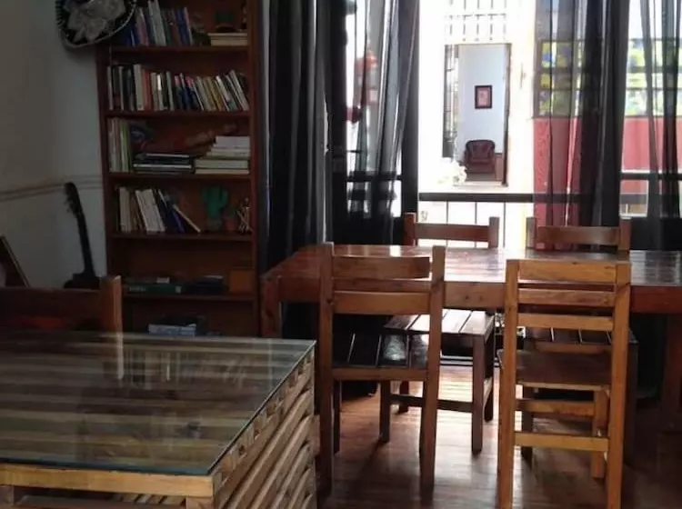 La Casa De Pandora Hostel & Cafe