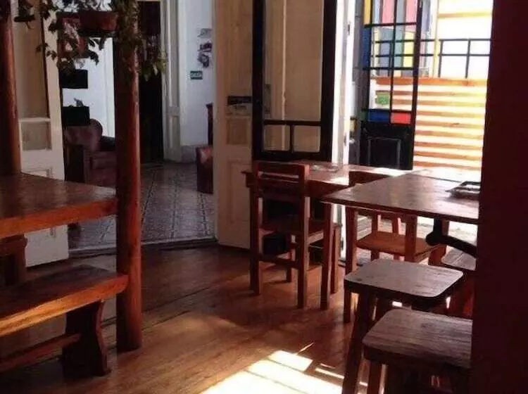 La Casa De Pandora Hostel & Cafe