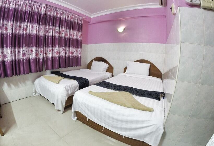 פנסיון Capitol 3 Guesthouse