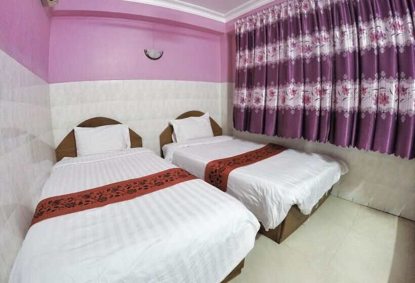 פנסיון Capitol 3 Guesthouse