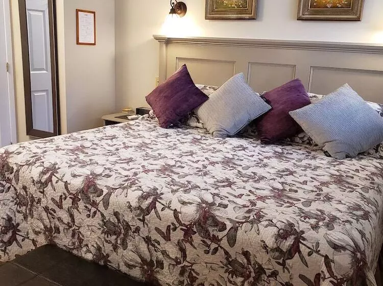 627 On King Bed And Breakfast
