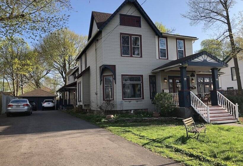 Blue Gables Bed And Breakfast
