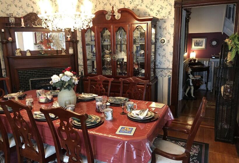 Blue Gables Bed And Breakfast