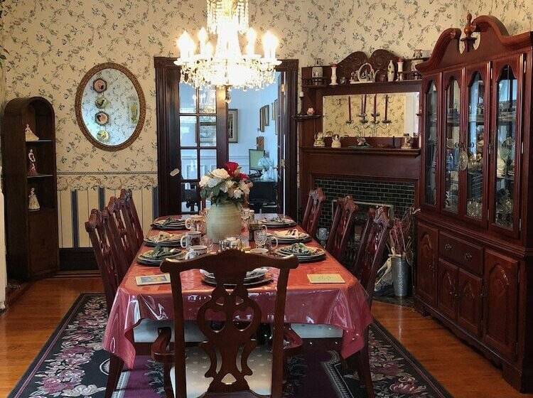 Blue Gables Bed And Breakfast