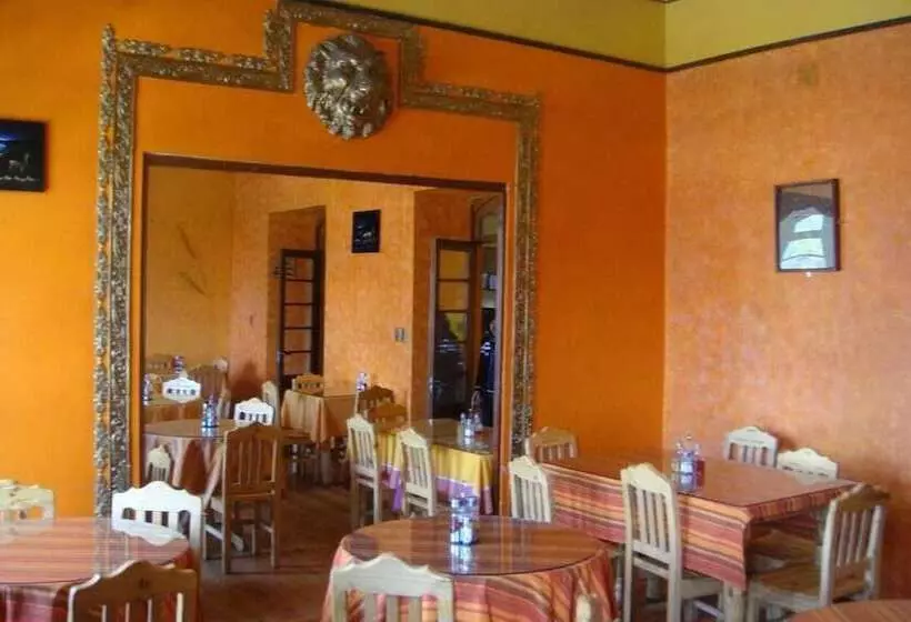 مسافرخانه Casa Colonial San Pedro