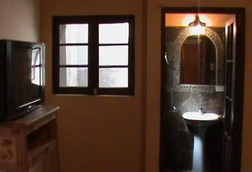 مسافرخانه Casa Colonial San Pedro