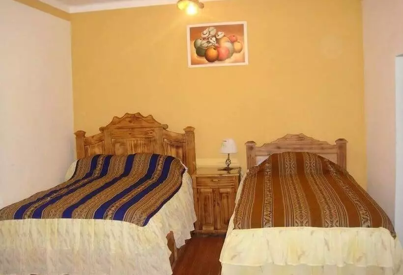 مسافرخانه Casa Colonial San Pedro