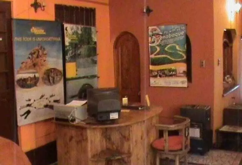 مسافرخانه Casa Colonial San Pedro