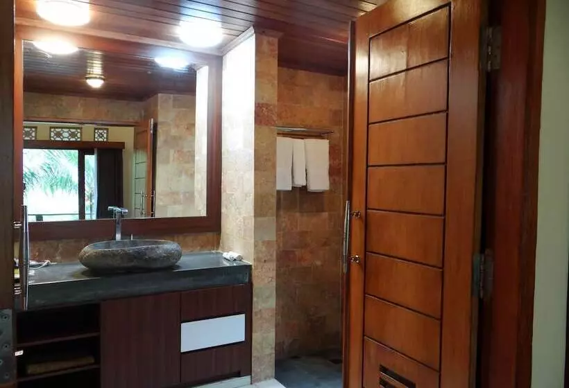 ホテル Artati Lombok Bungalows & Restaurant