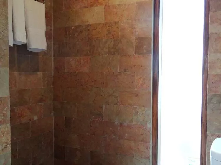 ホテル Artati Lombok Bungalows & Restaurant