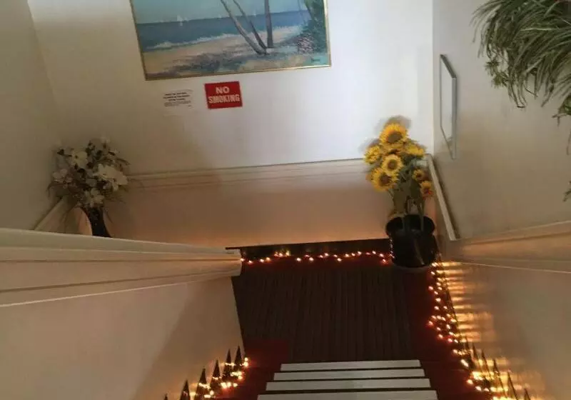 Hotel New Harmon Loop