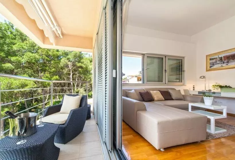 Madrugada Apartments