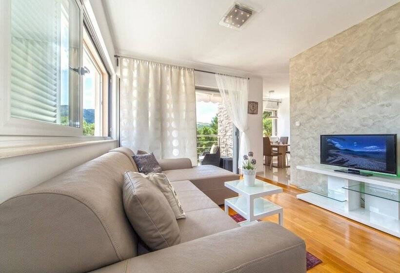 Madrugada Apartments