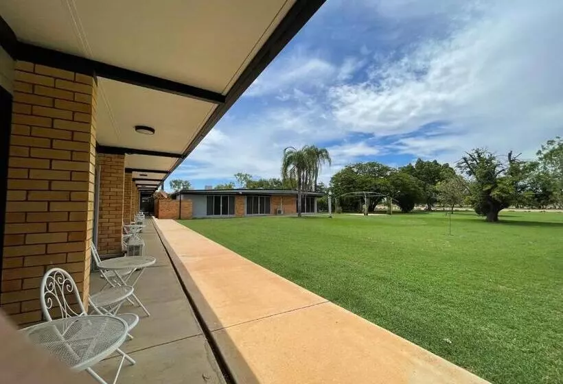 Motelli Jumbuck Motor Inn   Pool   Pet Friendly Section   King Beds