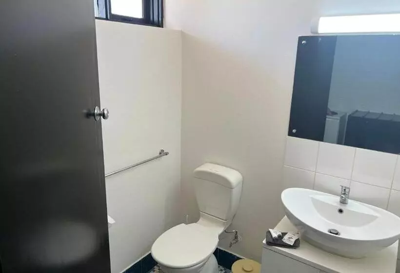 Motelli Jumbuck Motor Inn   Pool   Pet Friendly Section   King Beds