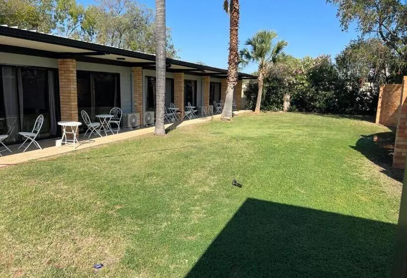 Motelli Jumbuck Motor Inn   Pool   Pet Friendly Section   King Beds