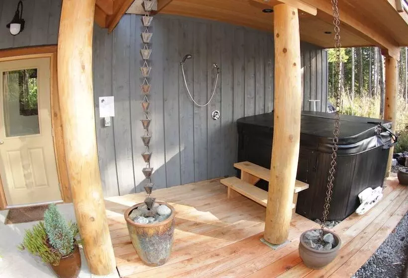 Majatalo Black Bear Guesthouse