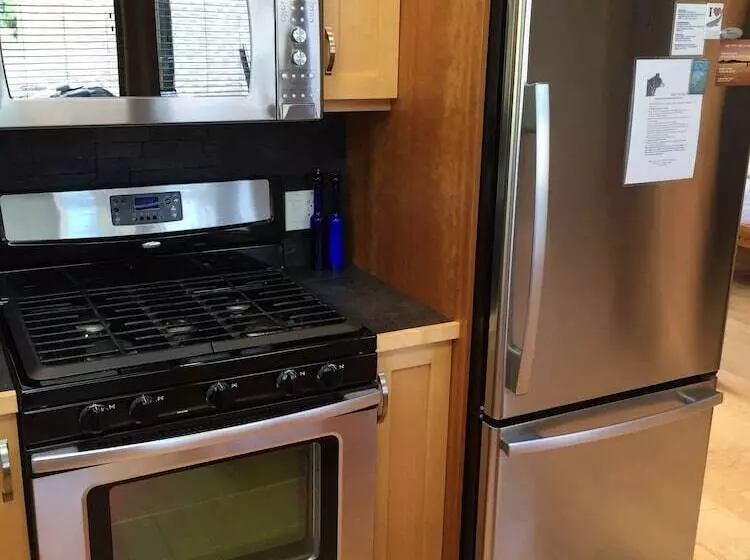 Majatalo Black Bear Guesthouse