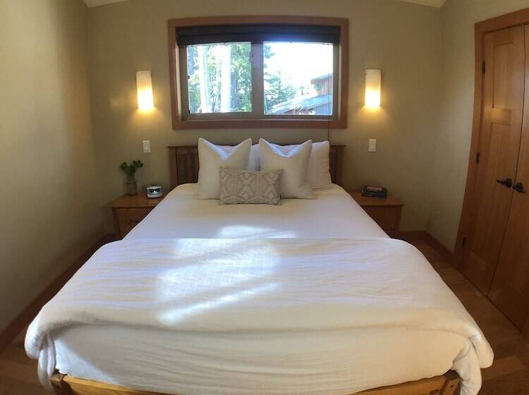 پانسیون Black Bear Guesthouse