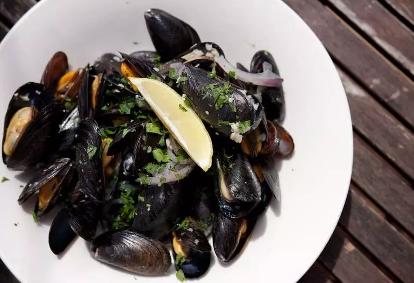 Salt Shaker Deli & Inn