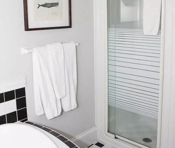 Salt Shaker Deli & Inn