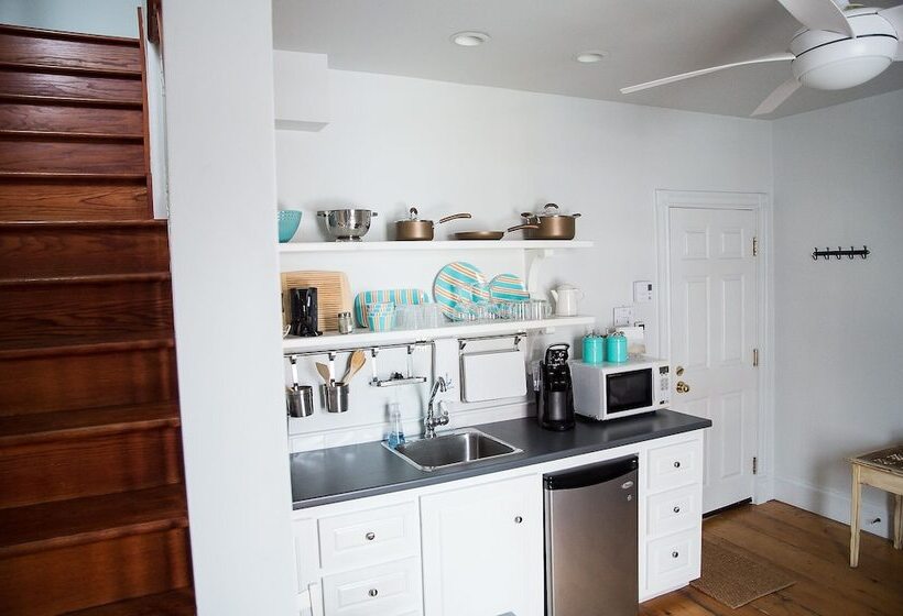 Salt Shaker Deli & Inn