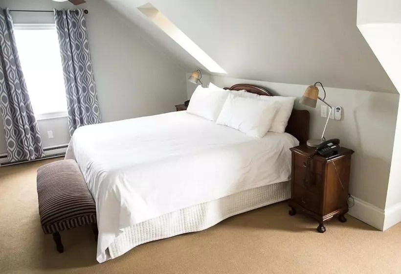 Salt Shaker Deli & Inn