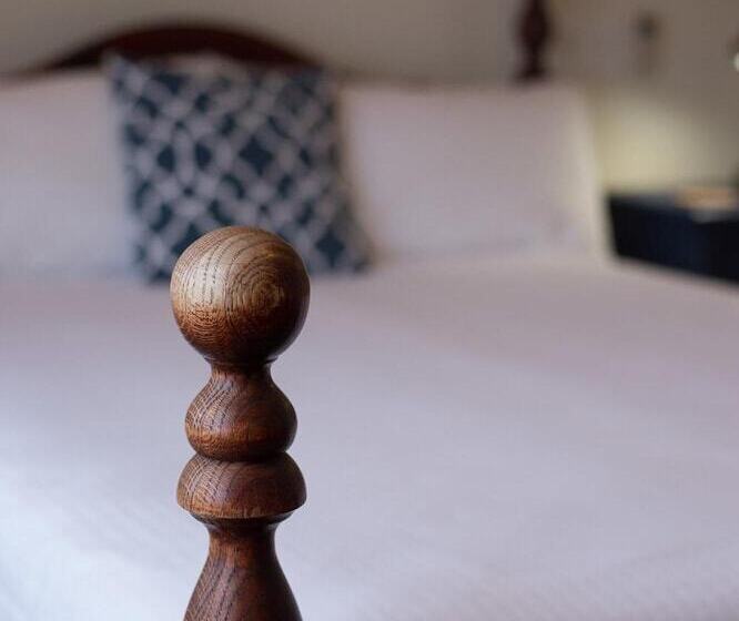 Salt Shaker Deli & Inn