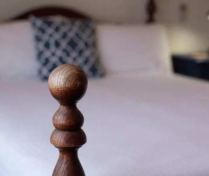 Salt Shaker Deli & Inn