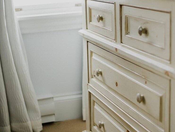 Salt Shaker Deli & Inn