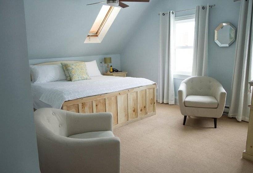 Salt Shaker Deli & Inn