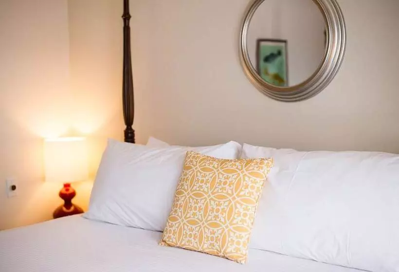 Salt Shaker Deli & Inn