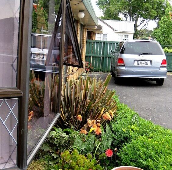 Мотель Monument Motor Lodge Papakura