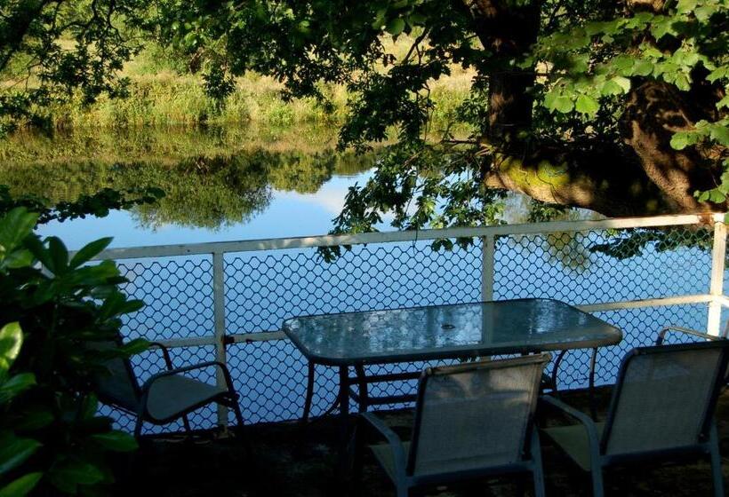 The Grove Lodge Guesthouse