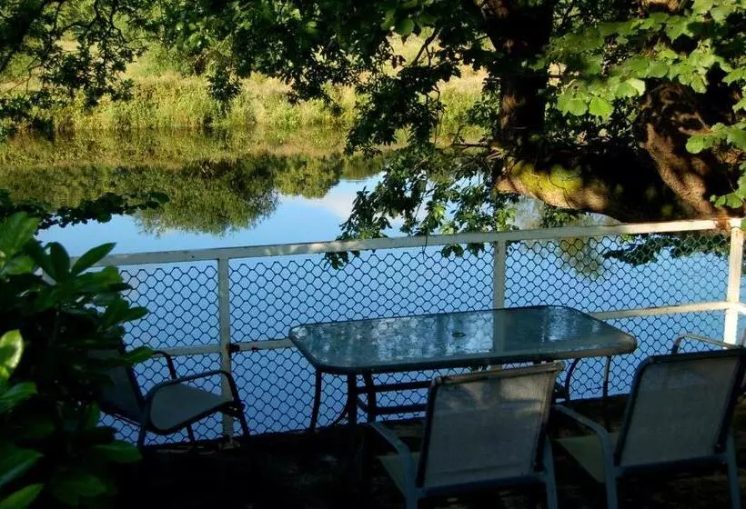 The Grove Lodge Guesthouse